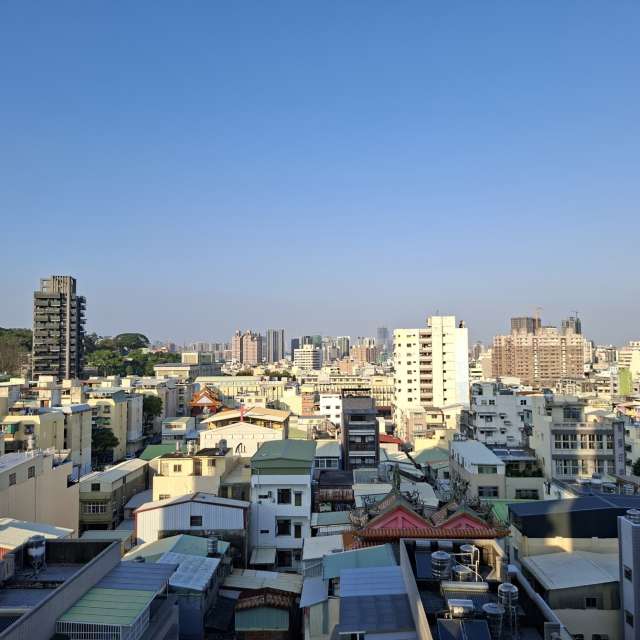 Busy. Weather forecasts with beautiful photos by Wen-ya Huang Photos in Kaohsiung City