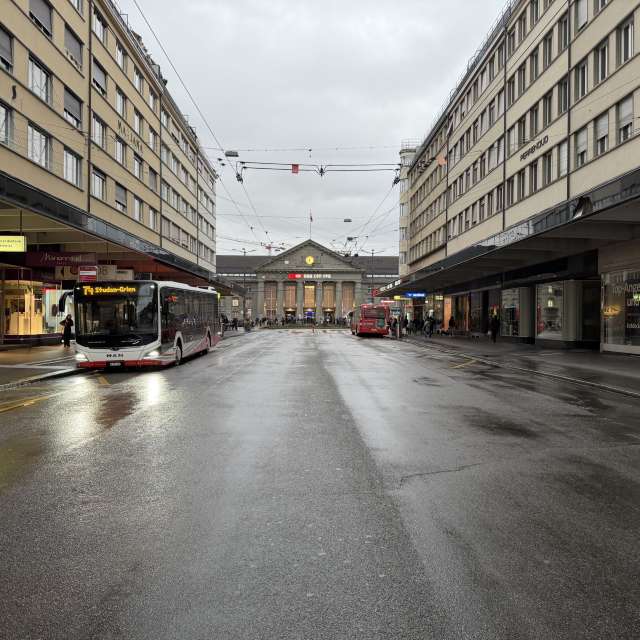 Photos Bus. Prévisions météo avec de superbes photos de SwissEloi de Bienne