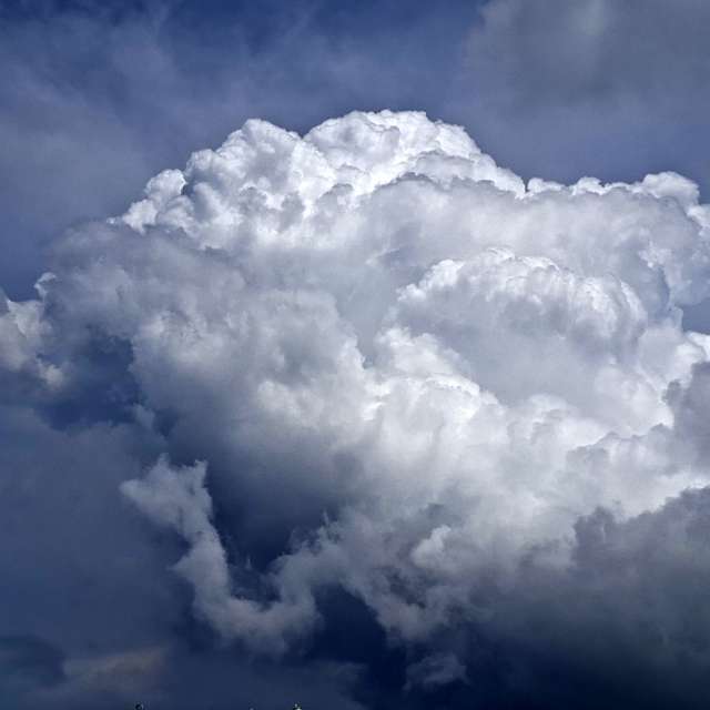 Covered. Weather forecasts with beautiful photos by Yvonne Huang Photos in World