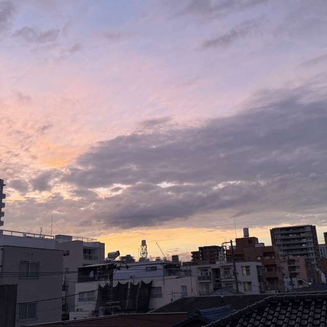 Sitting. Weather forecasts with beautiful photos by あさのジジ Photos in World