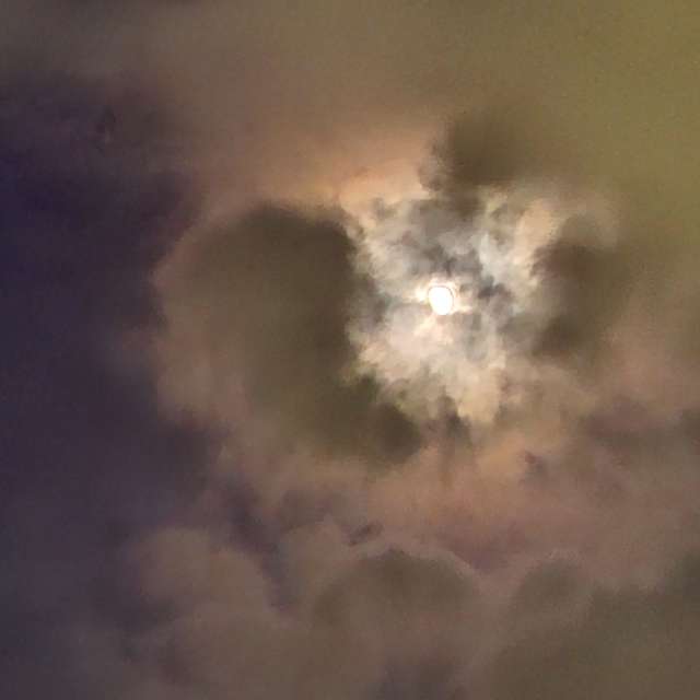 Star. Weather forecasts with beautiful photos by Wen-ya Huang Photos in Kaohsiung City