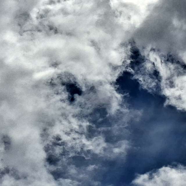 Coming. Weather forecasts with beautiful photos by Wen-ya Huang Photos in Kaohsiung City