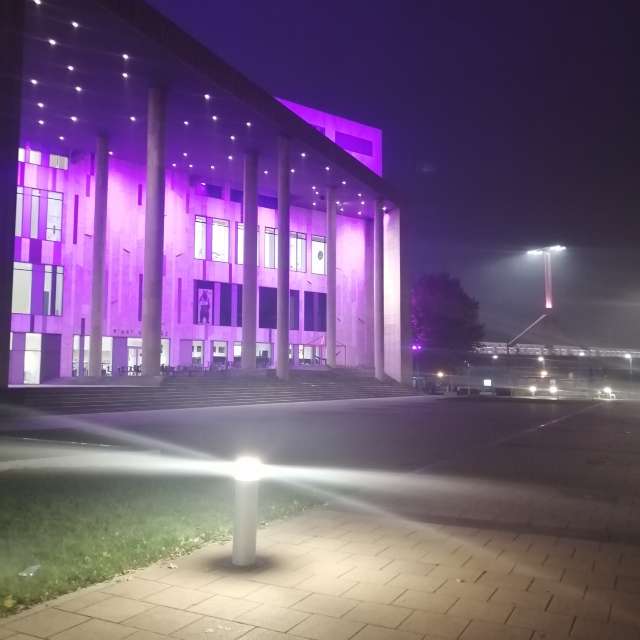 Plattform. Wettervorhersagen mit schönen Fotos von AttilaSzilvássy Fotos Budapest