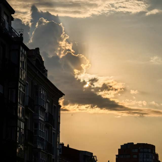 People. Weather forecasts with beautiful photos by Lomarog Photos in Santander