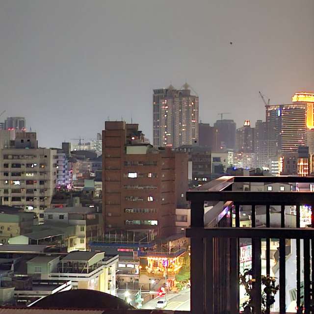 Busy. Weather forecasts with beautiful photos by Wen-ya Huang Photos in Kaohsiung City