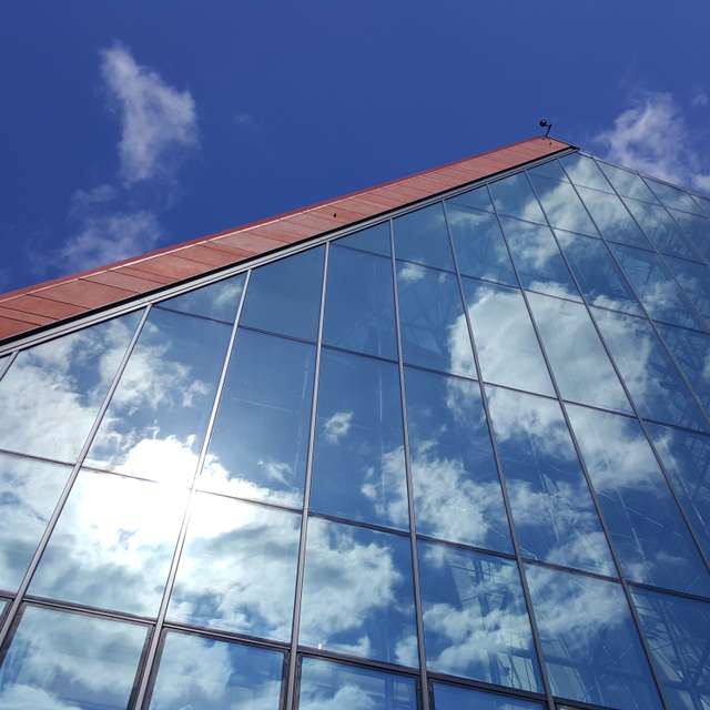 Standing. Weather forecasts with beautiful photos by Mirek Photos in Gdansk