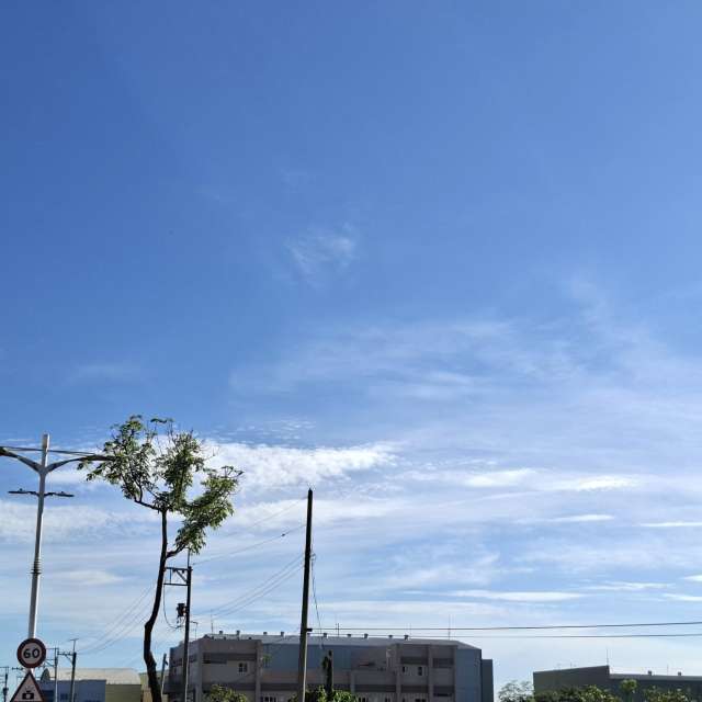 Track. Weather forecasts with beautiful photos by Wen-ya Huang Photos in Kaohsiung City