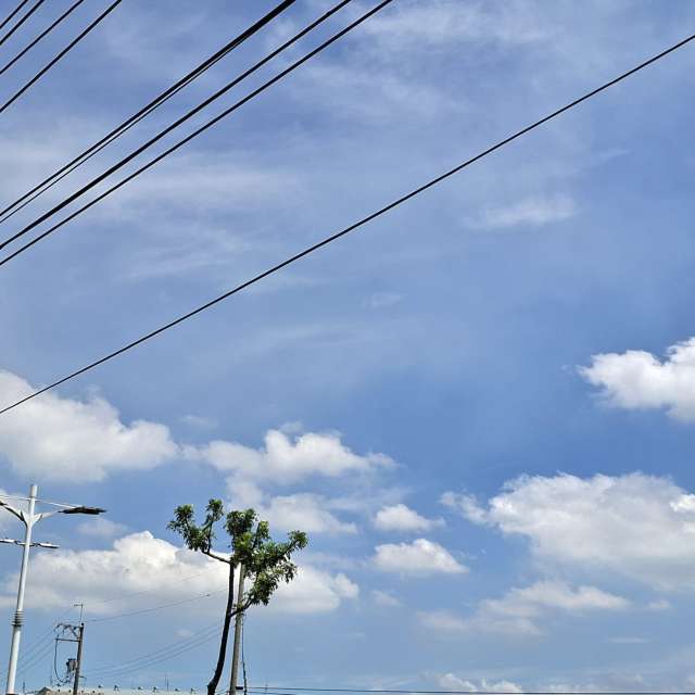 Intersection. Weather forecasts with beautiful photos by Wen-ya Huang Photos in Kaohsiung City