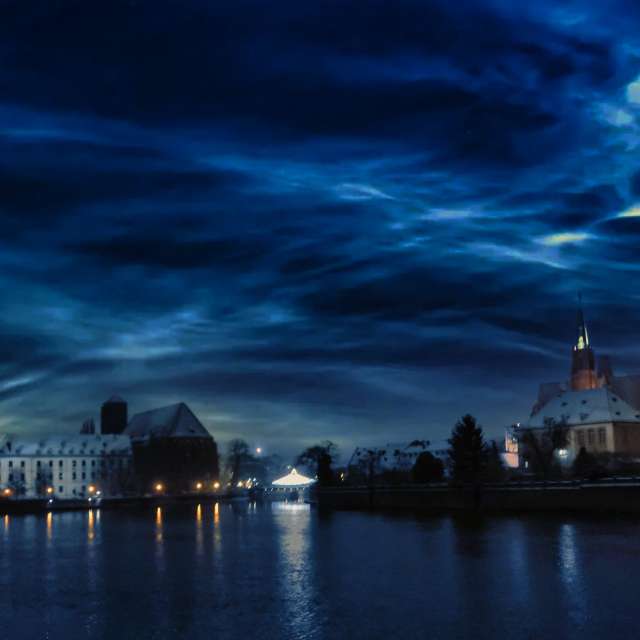 Weather forecasts with beautiful photos by VersusPoint