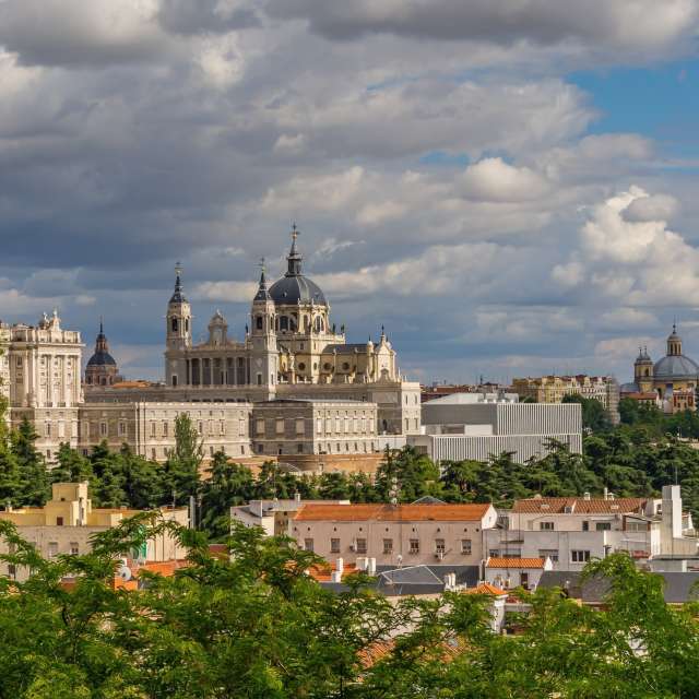 Green. Weather forecasts with beautiful photos by Geo23 Photos in Madrid