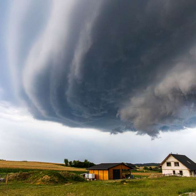 Grassy. Weather forecasts with beautiful photos by KAMP Photos in World