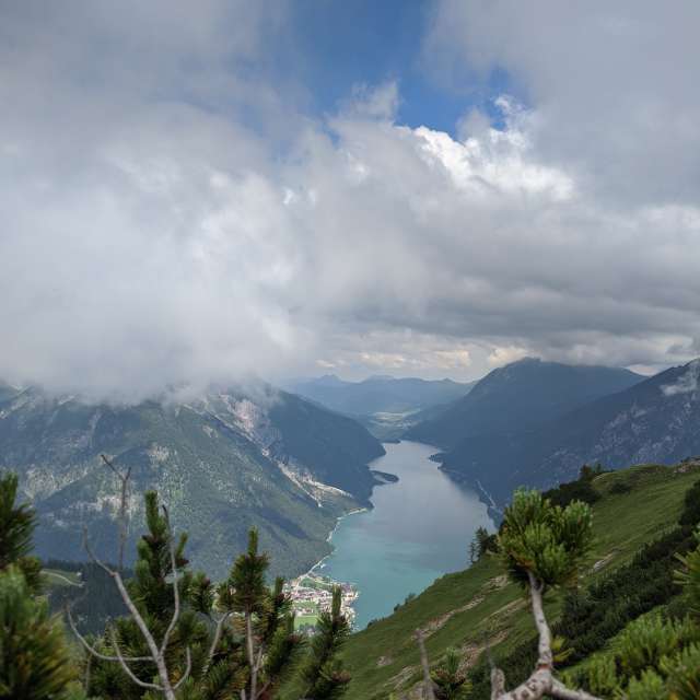 Weather forecasts with beautiful photos by leschless