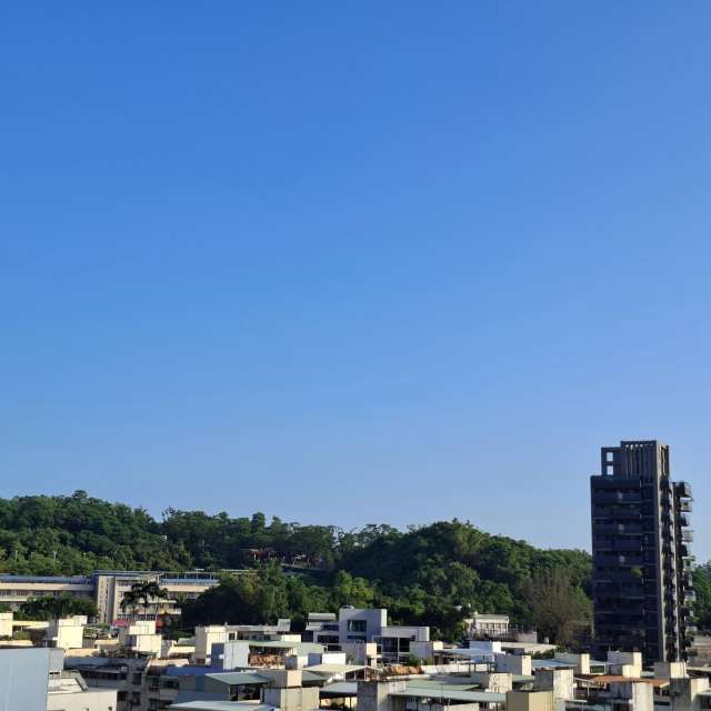 Road. Weather forecasts with beautiful photos by Wen-ya Huang Photos in Kaohsiung City
