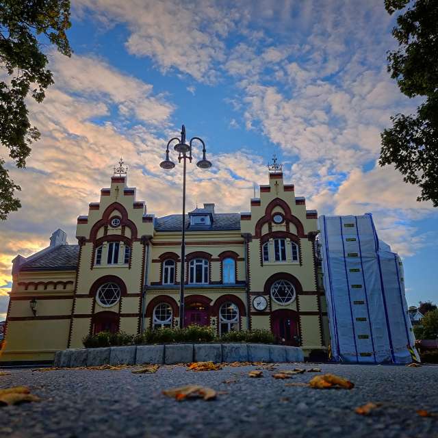 Weather forecasts with beautiful photos by Rozhman Piran