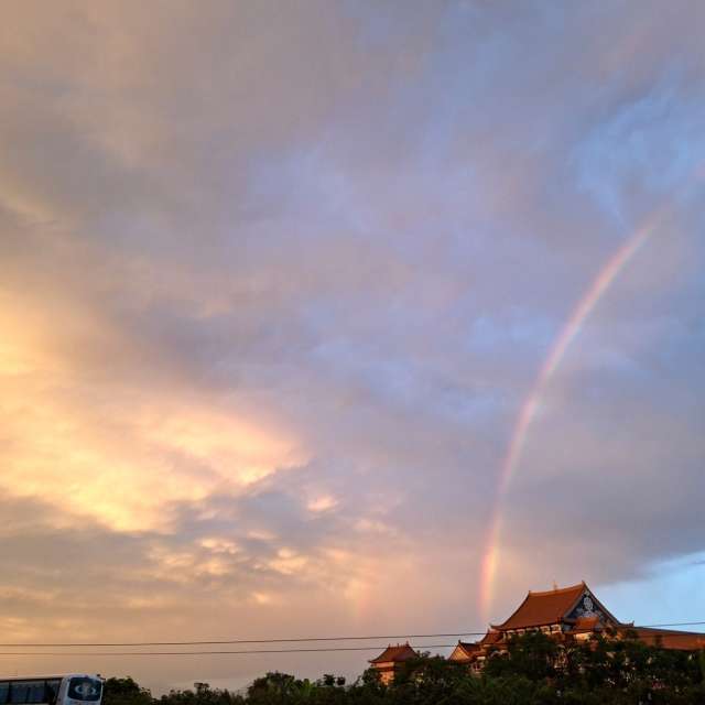Track. Weather forecasts with beautiful photos by Wen-ya Huang Photos in Kaohsiung City