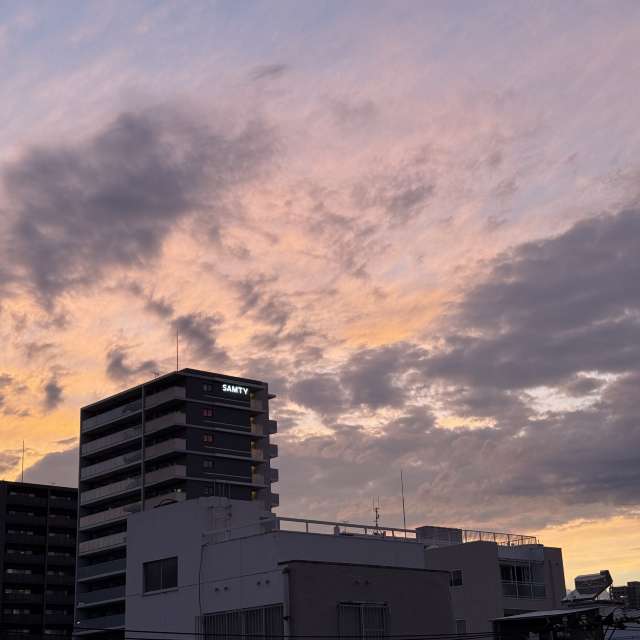 Sitting. Weather forecasts with beautiful photos by あさのジジ Photos in World