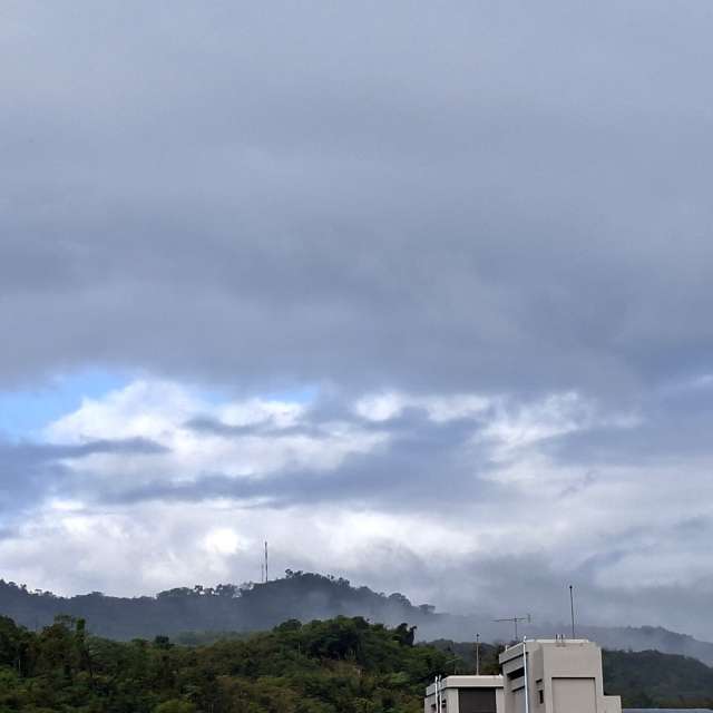 Car. Weather forecasts with beautiful photos by Wen-ya Huang Photos in Kaohsiung City