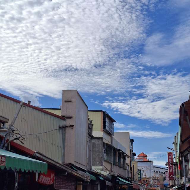 Side. Weather forecasts with beautiful photos by Wen-ya Huang Photos in Kaohsiung City