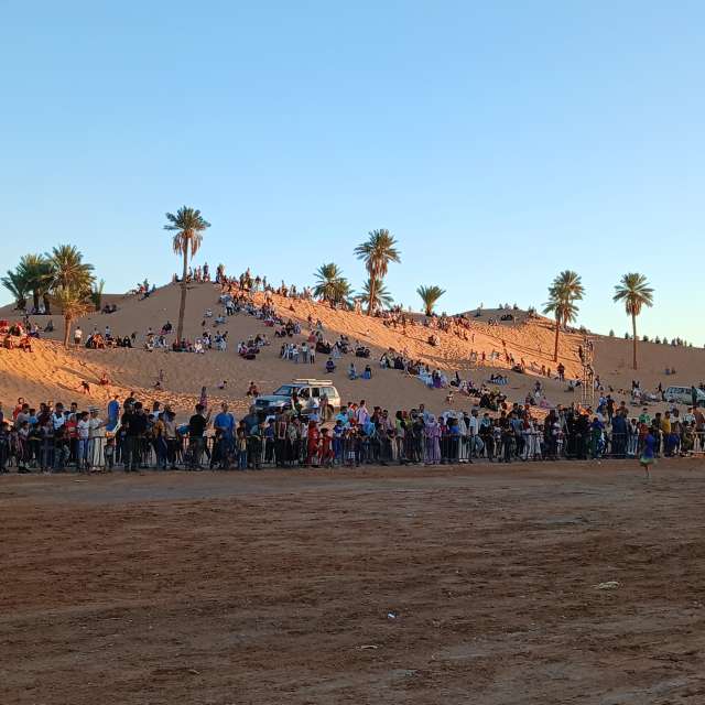People. Weather forecasts with beautiful photos by BELGHOUL-KADDA Photos in World