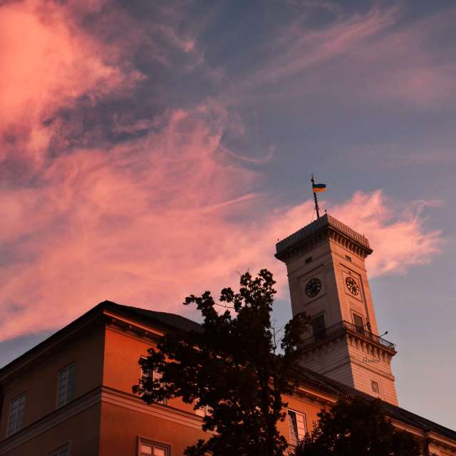 Wolkig. Wettervorhersagen mit schönen Fotos von Andrie Fotos Lwiw